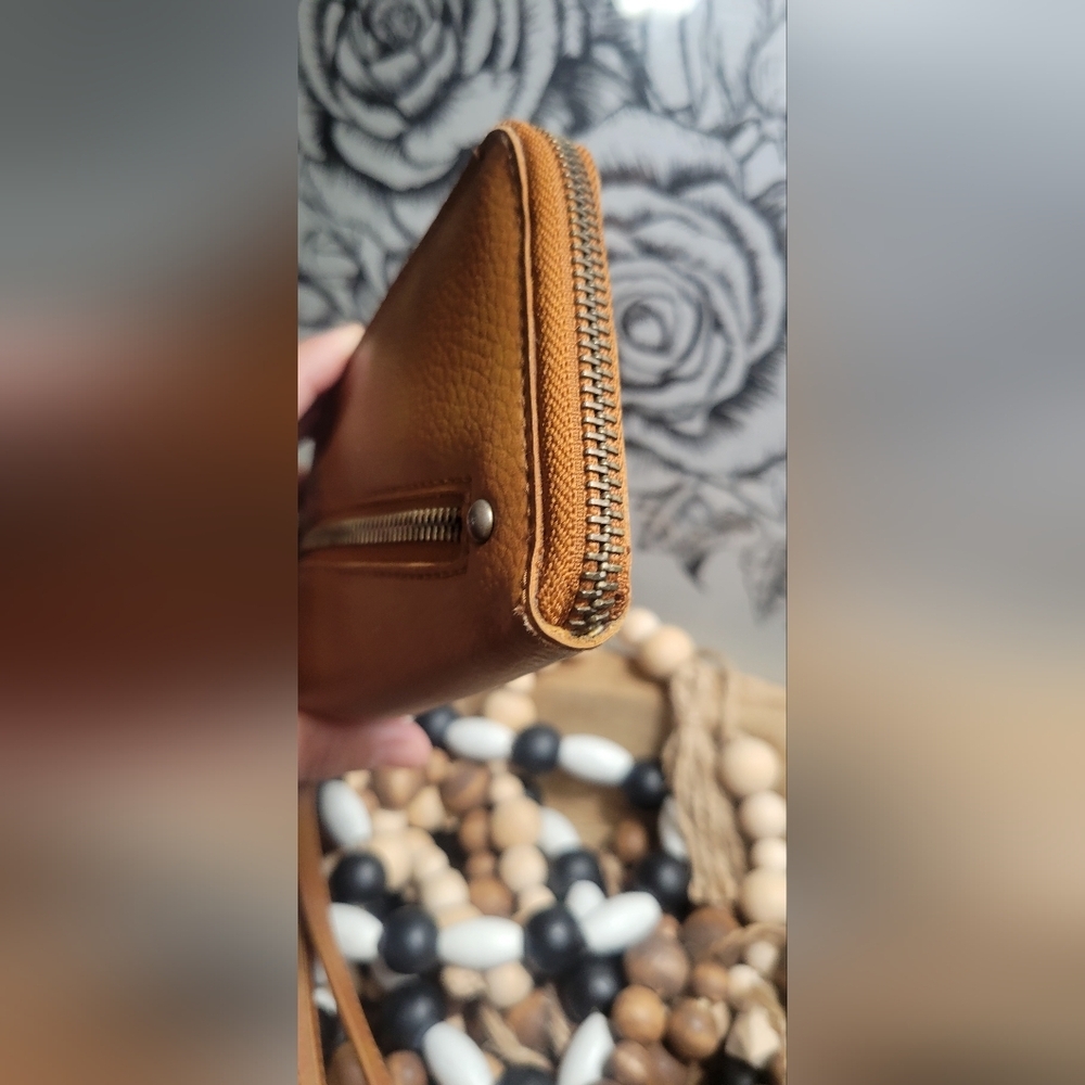 FREE PEOPLE Distressed Vegan Wallet Wristlet Brown NWOT - Picture 3 of 9